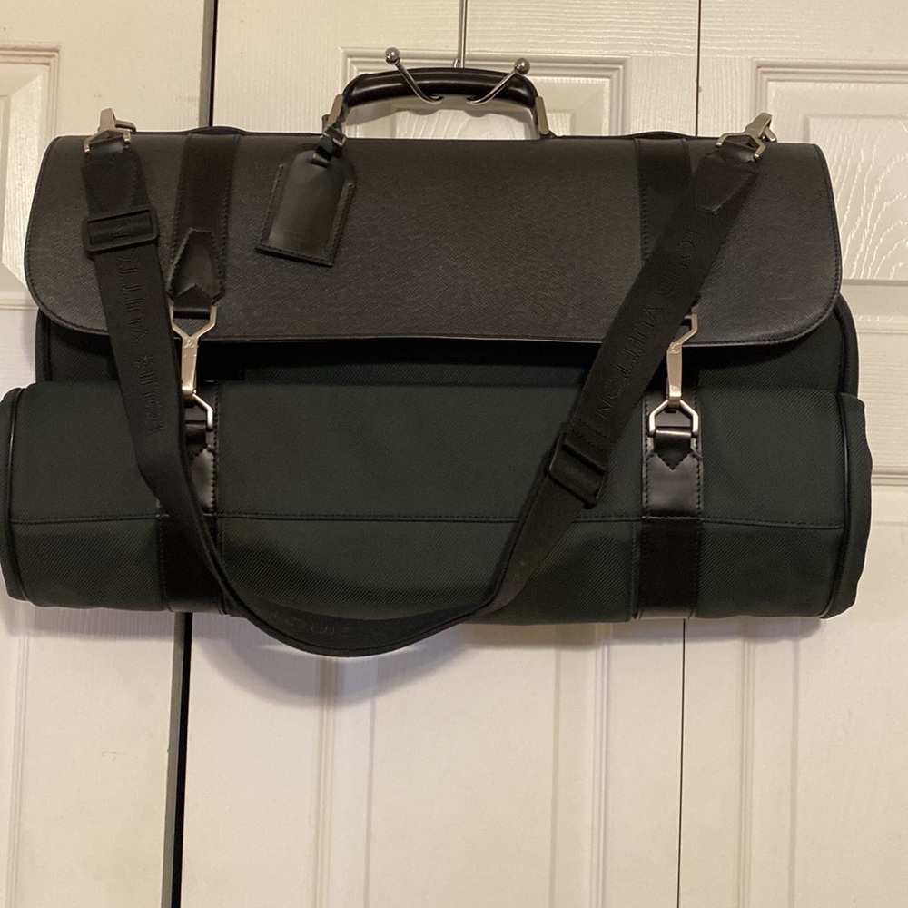 Louis Vuitton Taiga Leather Gibeciere Garment/Travel Bag W/COA - Picture 3 of 17